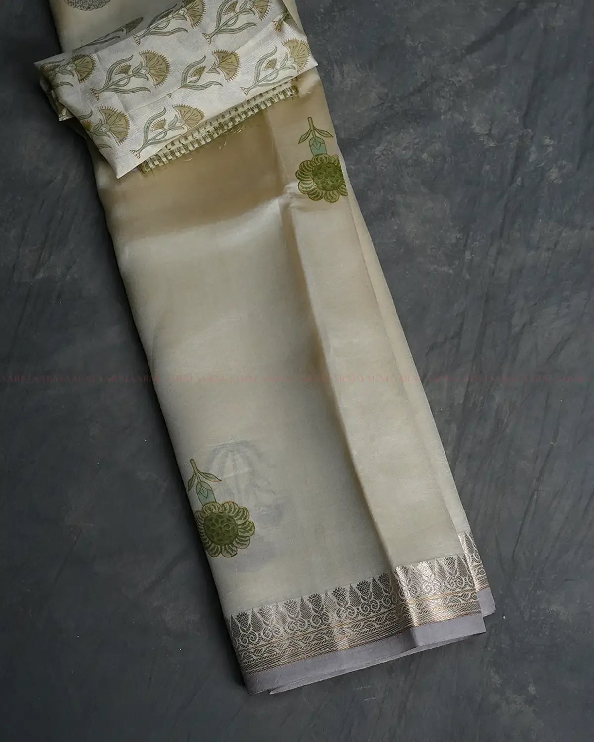 Cream Banarasi Silk Saree - Aarni Clothing - A Destination for Handpicked Ethnic Wear