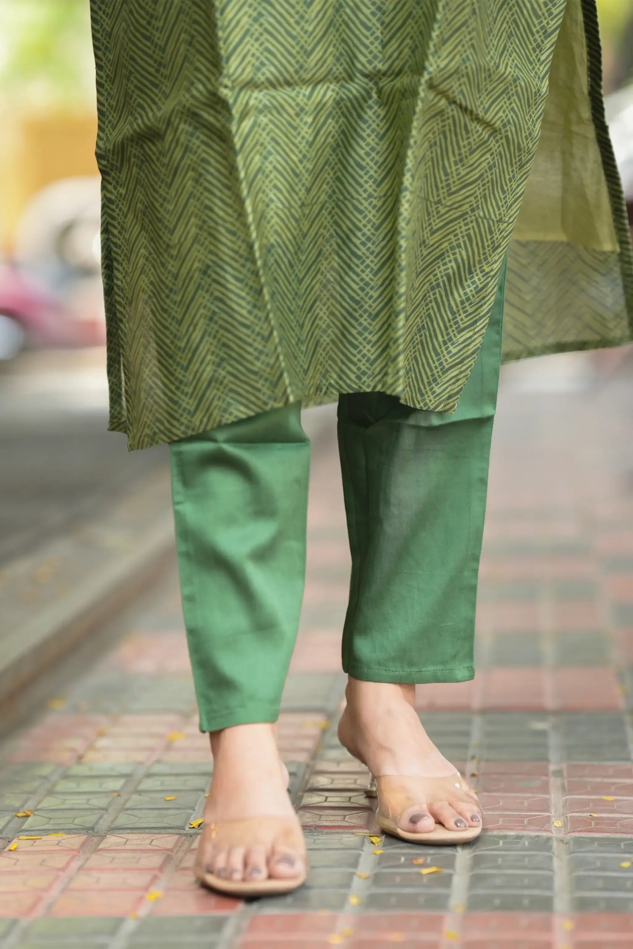 Green Digital Printed Chanderi Silk Suit Set - Aarni Clothing - A Destination for Handpicked Ethnic Wear