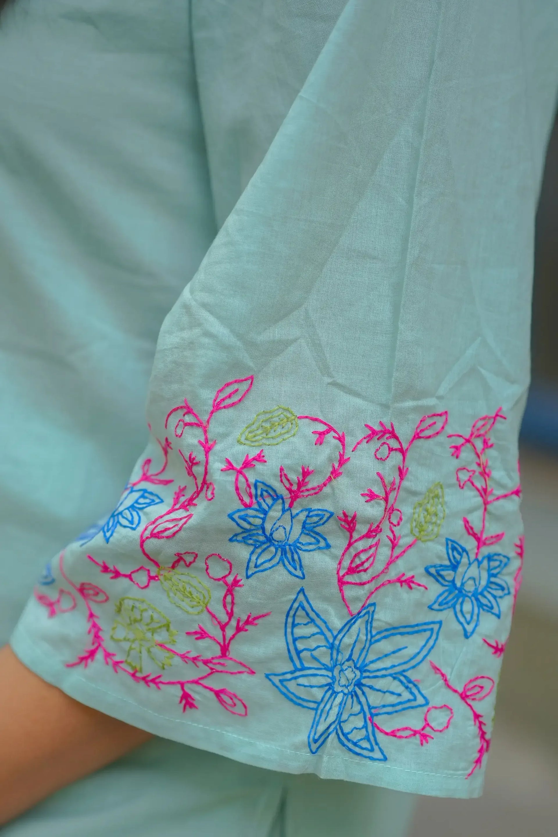 Pastel Green Co-ord Set with Floral Thread Embroidery - Aarni Clothing - A Destination for Handpicked Ethnic Wear