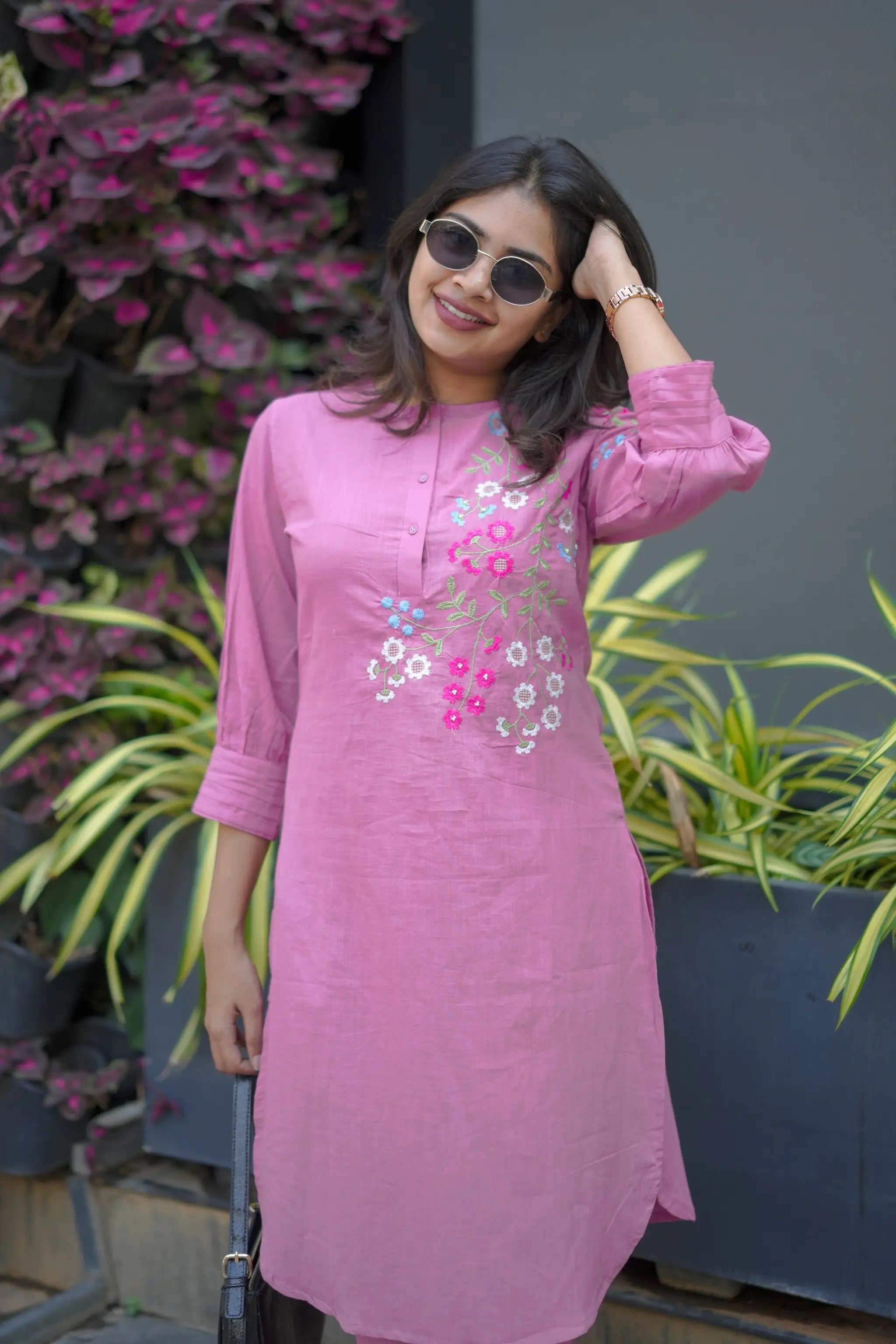 Pink Cotton Straight Cut Kurti Set with Thread Embroidery