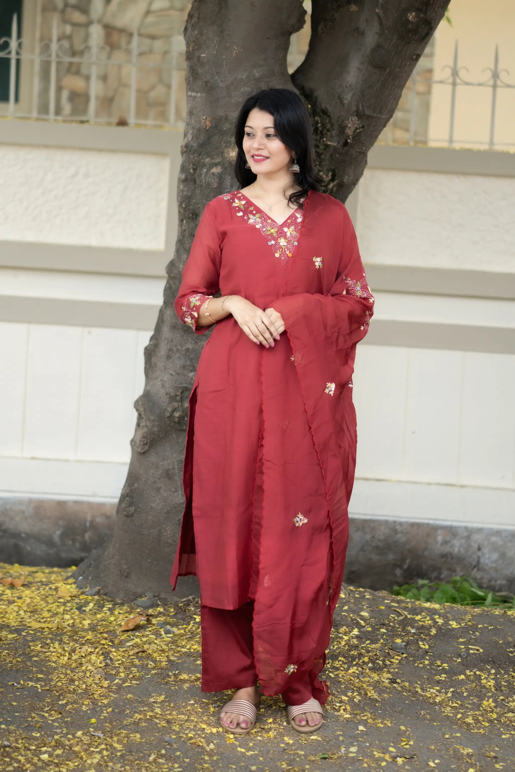 Red Mul Chanderi Floral Embroidery Suit Set with Dupatta & Pants