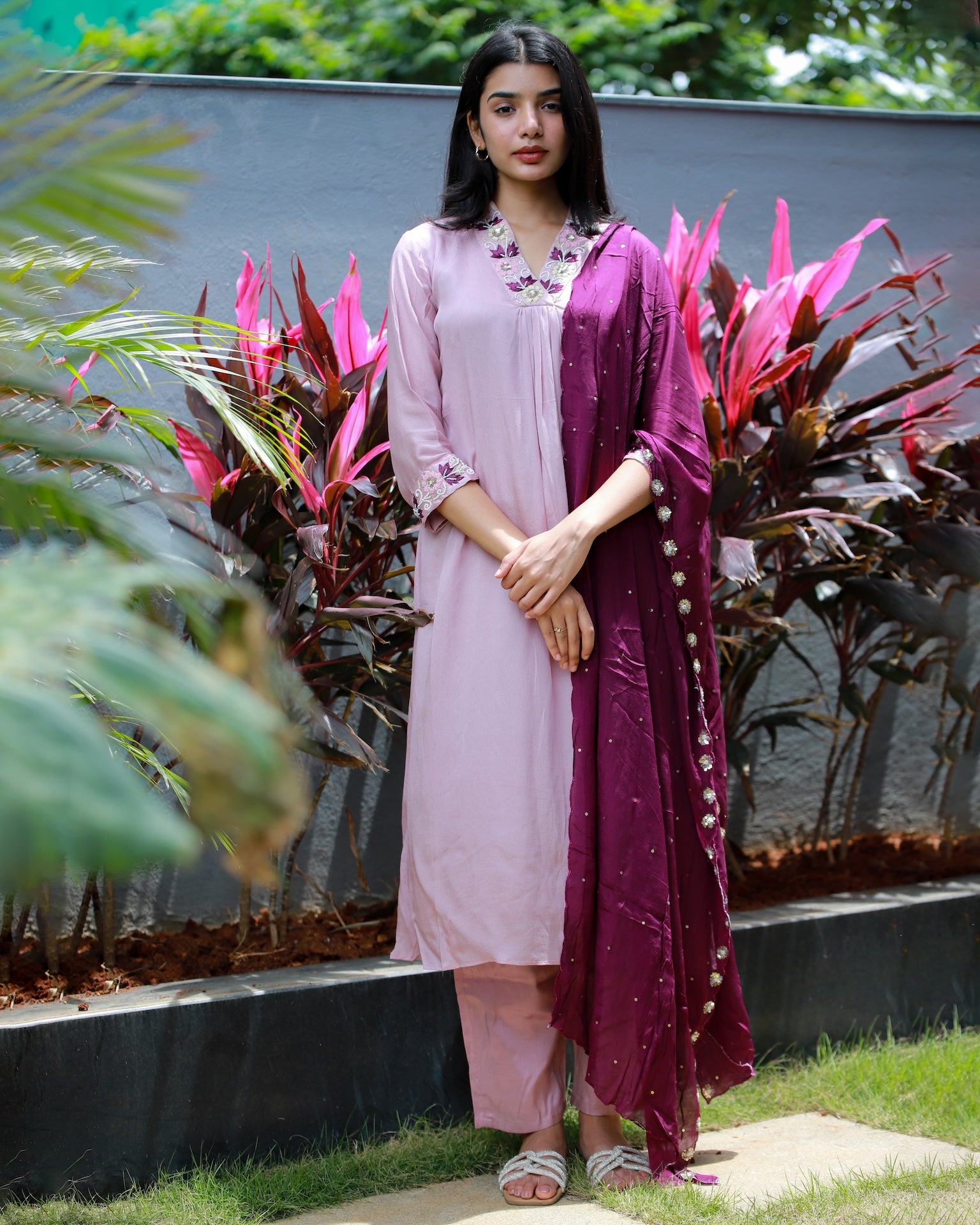 FLORAL EMBROIDERED CHINNON SILK SUIT